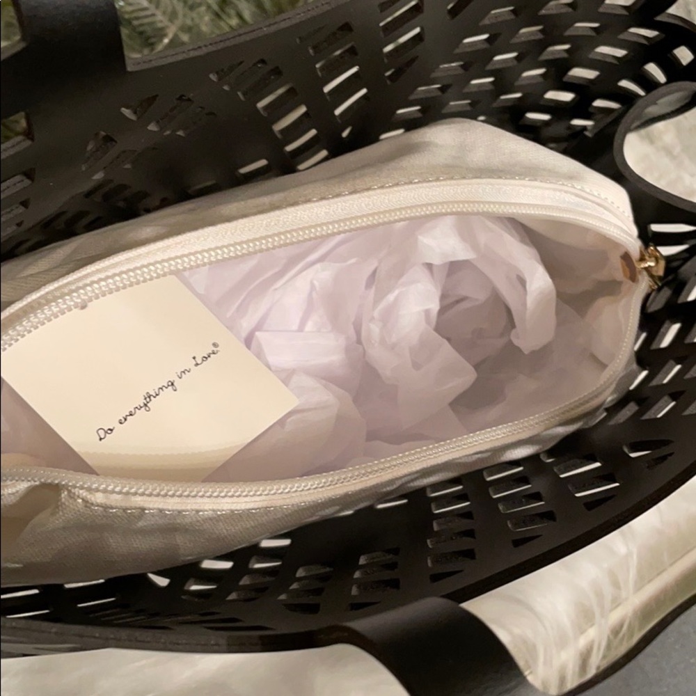 Vegan Leather Handbag - Picture 5 of 7